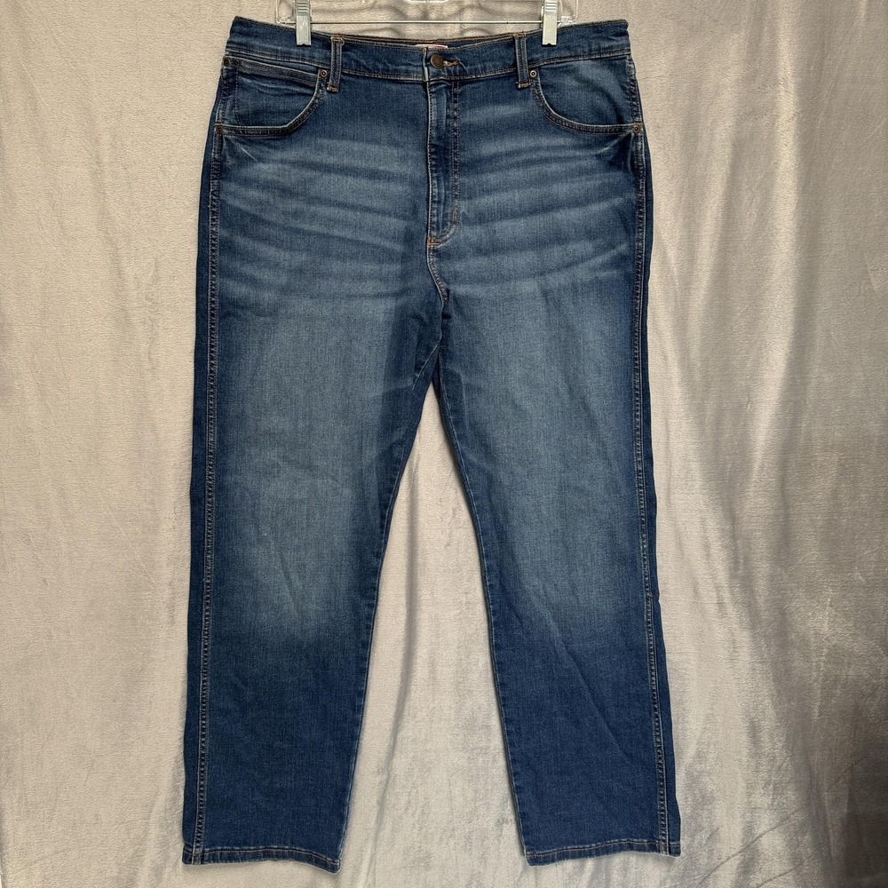 Wrangler Jeans Mens 36x30 Blue Mid Wash Denim Straight Leg Stretch Casual